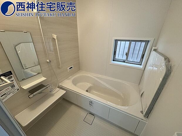 浴室は浴室暖房乾燥機が付いておりますので、雨の日には洗濯物を干していただけます。現地（2024年4月25日）撮影