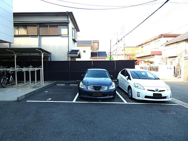 敷地内駐車場を完備です。