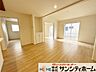 リビング/ダイニング：居室への移動もスムーズ！家族の一体感を感じられる広々スペースです。