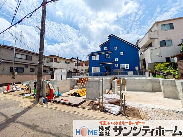 近隣にはスーパーや生活用品店など、暮らしをサポートする生活施設も充実しています。