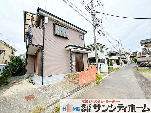 靴以外にも外で使うお子様の遊び道具やキャンプ用品など汚れが気になる物の収納にも便利なスペースです。