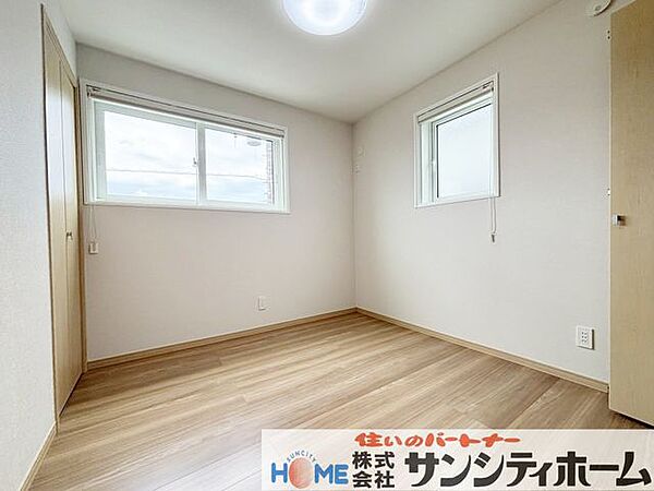 2面採光の広々とした明るいお部屋です。