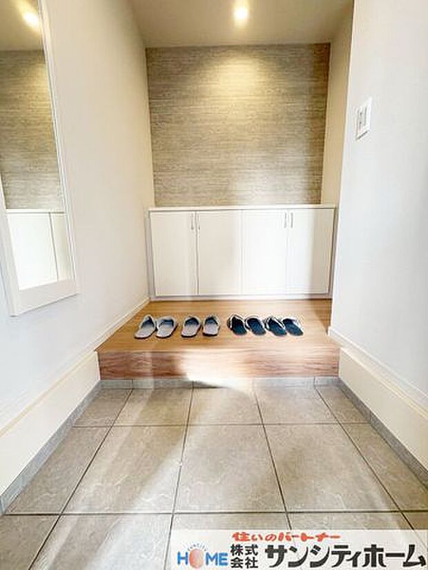 いつも気持ち良くご家族を迎えられる明るい玄関