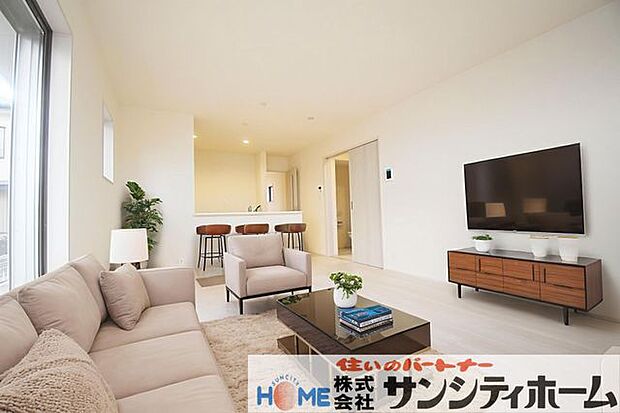 全体を見回すことができてご家族とコミュニケーションが取りやすい広々LDK※家具は加工してあります