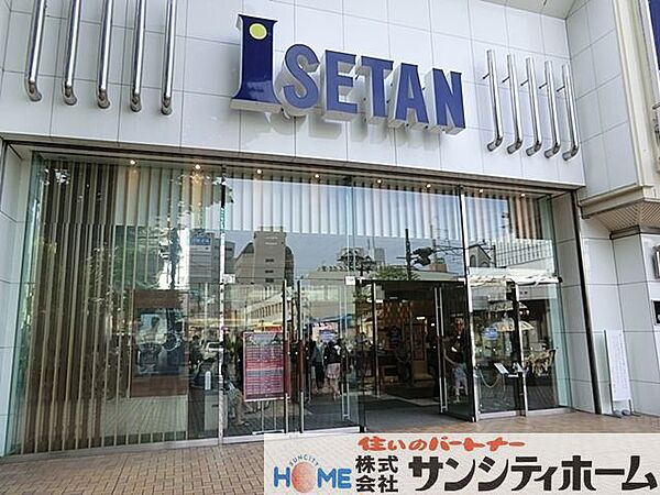 伊勢丹浦和店 徒歩27分。 2090m