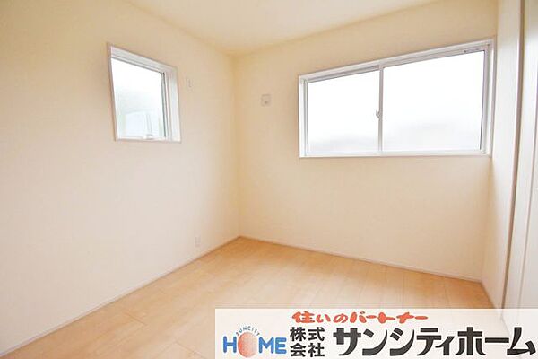 2面採光を確保した明るい室内は、風通しもよく、大変居心地のいい空間となっております。