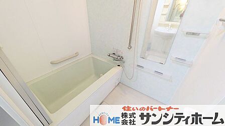 毎日のバスタイムが楽しみになりそうな広々浴室。