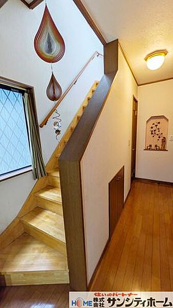 清潔感あふれる広々とした玄関スペースが家族をお出迎えします。