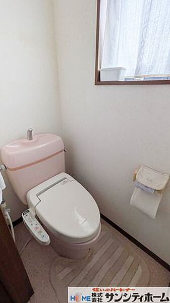 1階、2階にトイレがあるので朝の忙しい時間も安心ですね！
