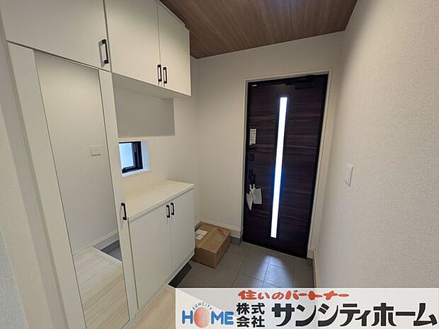 いつも気持ち良くご家族を迎えられる明るい玄関