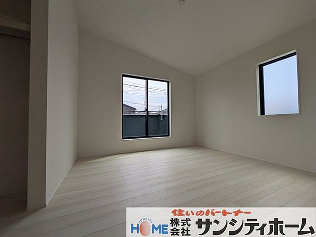 2面採光を確保した明るい室内は、風通しもよく、大変居心地のいい空間となっております。