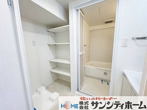 可動棚のある洗面。タオルや洗濯用具の収納に便利！洗面室にゆとりがうまれます。