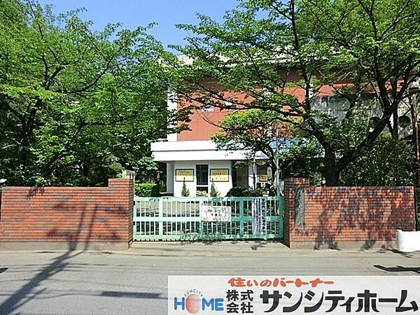 上尾市立瓦葺小学校 徒歩4分。 270m