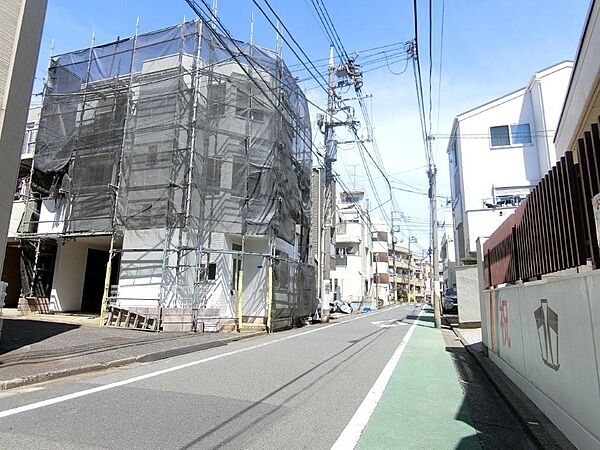 前面道路を含む現地：令和８年７月８日撮影