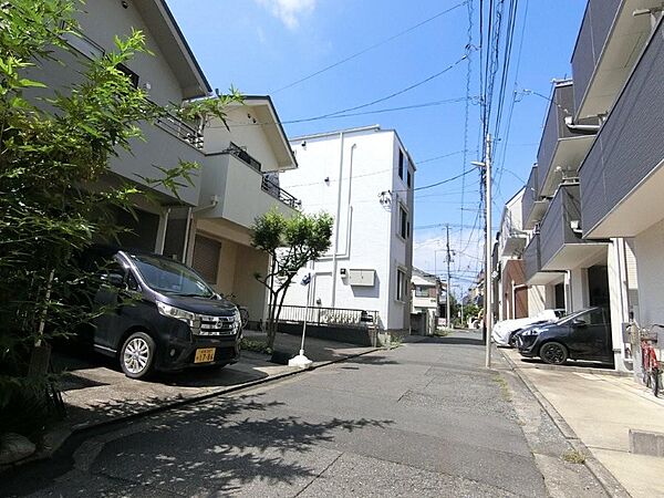 前面道路を含む現地：令和８年８月２４日撮影