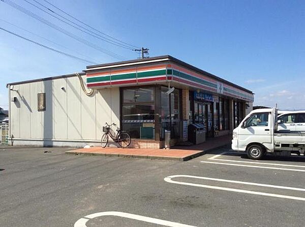 画像18:セブンイレブン椎田臼田店まで377ｍ