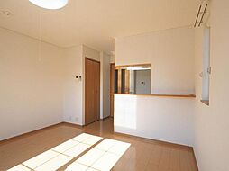 ロブソワールB 1階1LDKのリビング/ダイニング