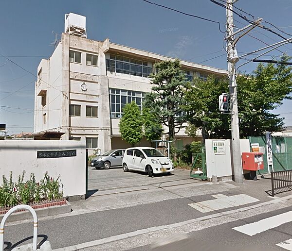 登美丘西小学校へ徒歩約12分