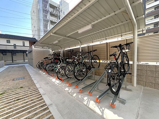 自転車をご利用の方には嬉しい駐輪場がございます。