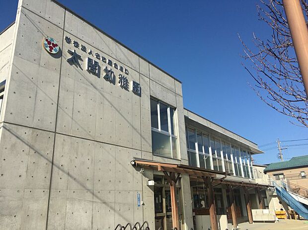 太閤幼稚園　716m 徒歩約9分　1954年に設立された60年以上の歴史のある幼稚園です。