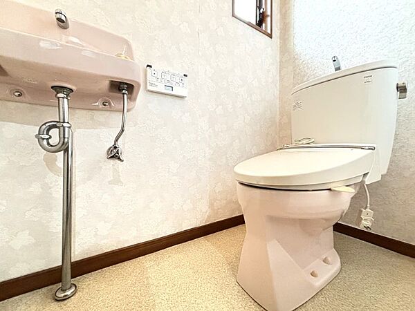 トイレは暖房便座付！寒い日はほっとします