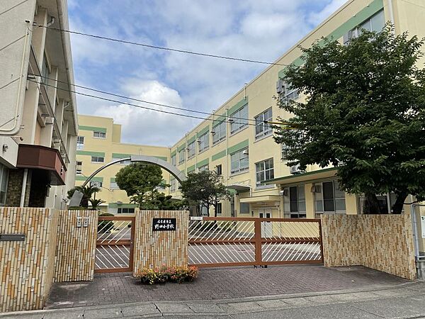 野田小学校　徒歩約6分（450ｍ）【校訓】明るく・仲良く・たくましく　豊かな心をもちたくましく生きる児童の育成を目標にしているそうです。