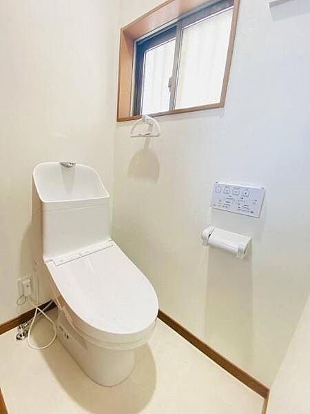 トイレにも窓がついているので換気ができます！