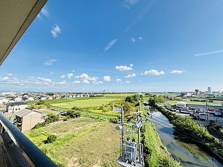 最上階角住戸で採光・通風・眺望に恵まれた立地です♪