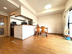 オーラム第二中島 3LDKのリビング/ダイニング