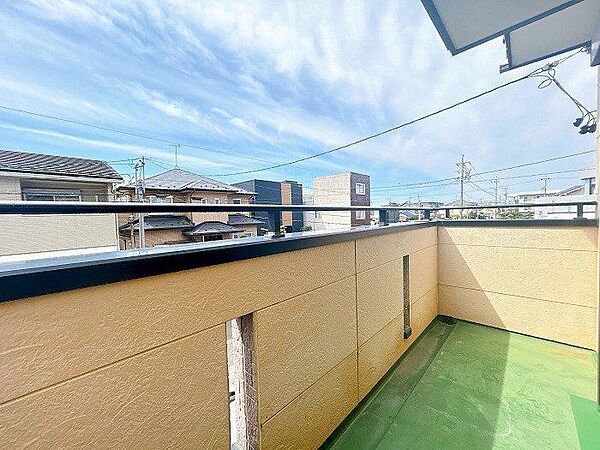 お洗濯物をたっぷり干せる南向きのバルコニーです♪