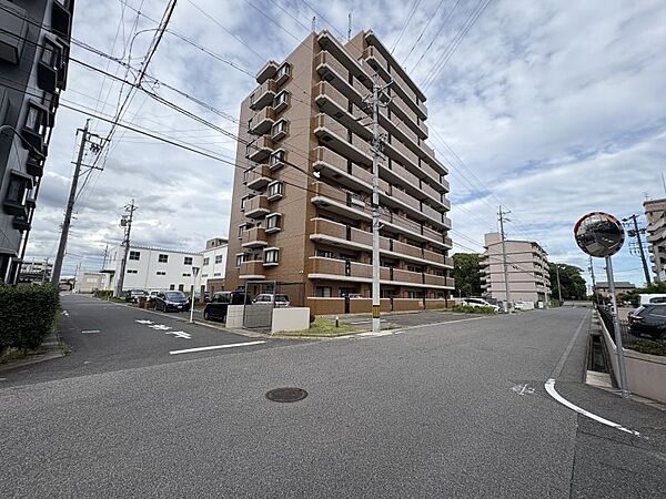 スーパー・コンビニが徒歩圏内で毎日のお買い物が便利！忙しい日常をサポートしてくれる立地です♪