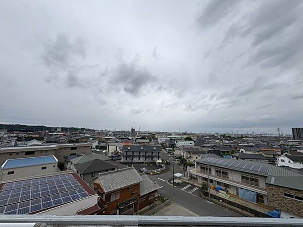 徒歩圏内にスーパーやドラッグストア、病院など暮らしに役立つ施設が揃う住み良い住環境です♪