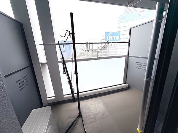 洗濯物を干すのに十分な広さのバルコニーつき！