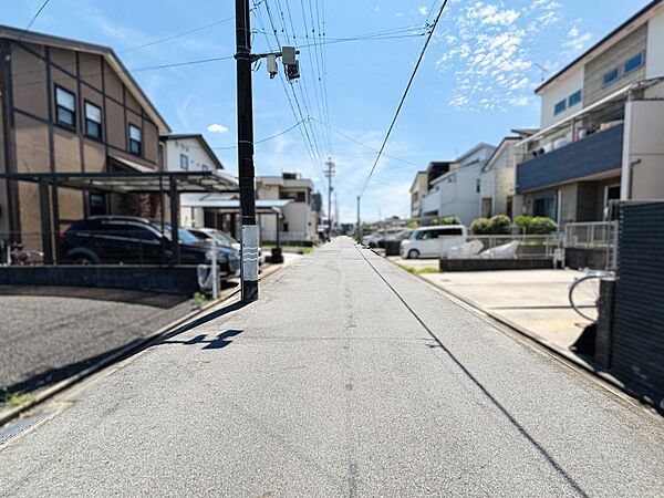徒歩10分圏内に小学校・スーパー・コンビニがそろっております☆