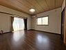 室内：部屋の南側の縁側はちょっとしたくつろぎスペースに♪