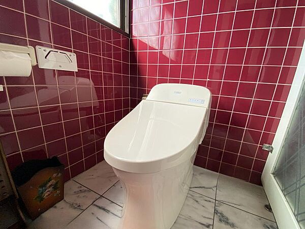 一階・二階ともにトイレがあるので混み合う朝も快適です☆