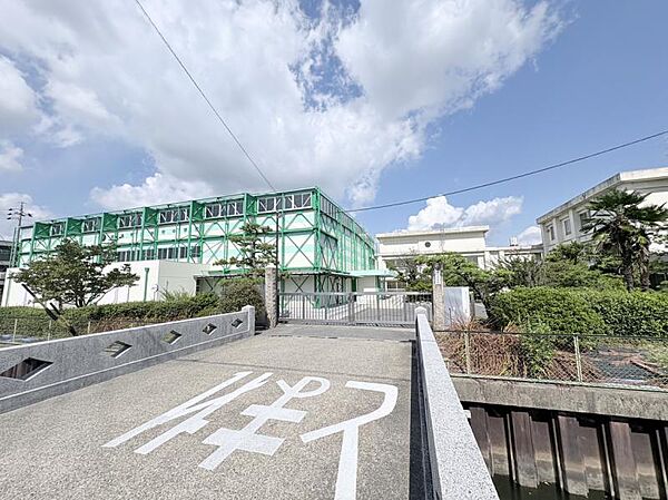 神守中学校まで　880m　徒歩約11分