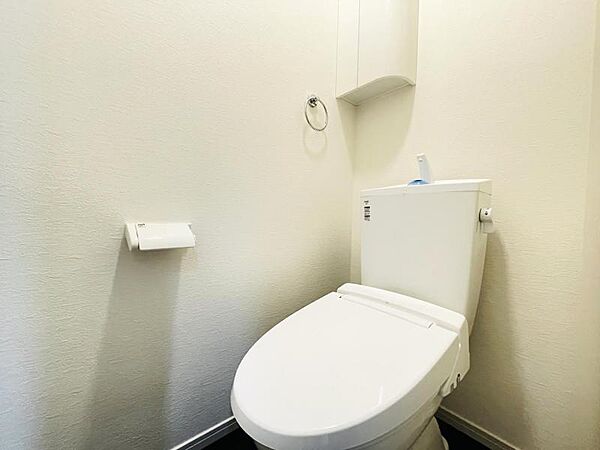 トイレは1階と2階に完備しており混み合う朝も安心です。