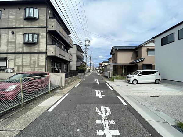 小学校まで徒歩約3分のため、お子様の通学も安心◎
