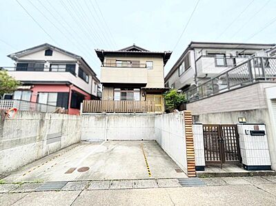 外観：閑静な住宅街に佇む中古一戸建てが登場しました。