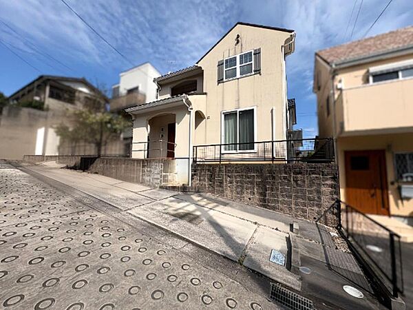 周辺は緑豊かな住宅地ですが、名鉄本線「名電山中」駅まで徒歩約9分でアクセス可能！※一部CG加工により残置物を除去しています。