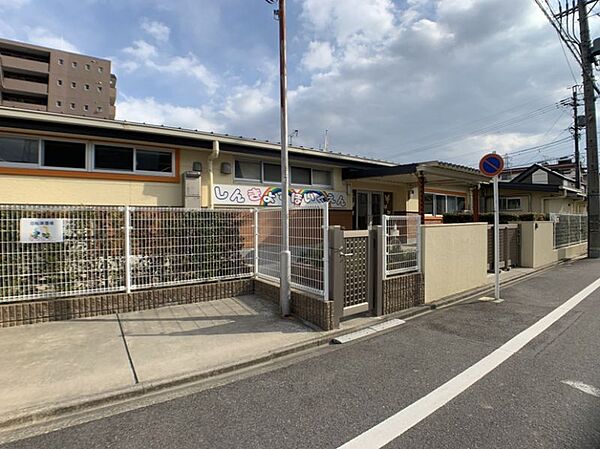 新清洲保育園まで　1100m　徒歩約14分●名鉄新清洲駅近くに位置し電車が見えると子どもたちは手を振って大喜び。近くの広場、公園があり園外保育にも行くそうです。