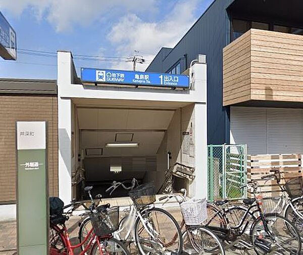 亀島駅まで　930m　徒歩約12分●相対式2面2線のホームを持つ東山線駅。駅周辺にはノリタケの森や、令和3年10月にオープンしたイオンモールナゴヤノリタケガーデンがあります。