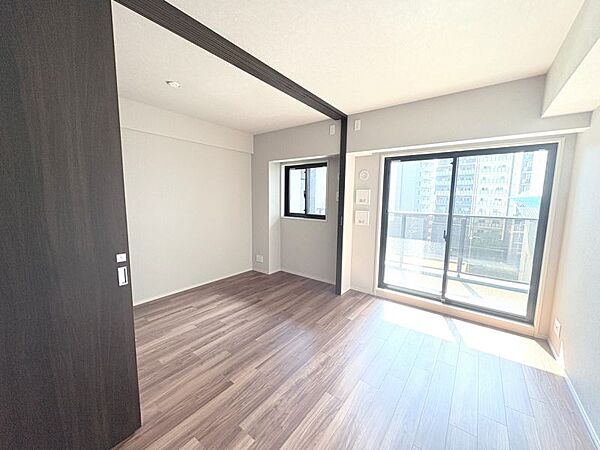 日当たり良好なLDKと洋室は、扉を開けて大きな一部屋としても使っていただけます◎