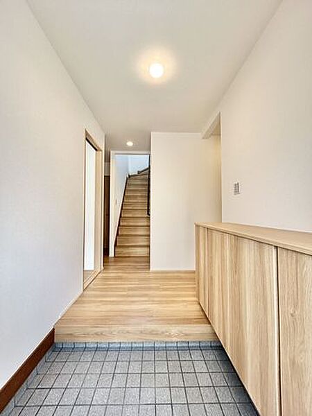 （リフォーム済）玄関の別角度からの写真になります。