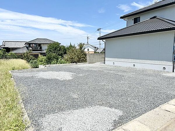 （リフォーム済）建物を解体し、砂利を敷きました。駐車5台以上停めることができます。