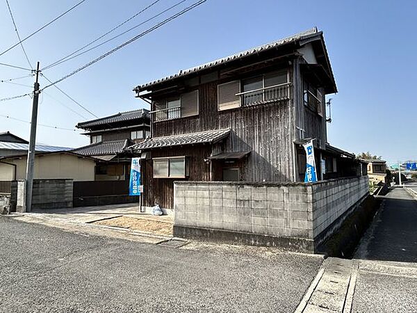 (リフォーム中写真)別角度からの外観写真になります。