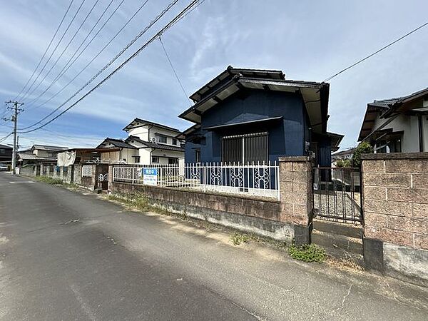 (リフォーム後)別角度からの外観写真です。外壁・屋根塗装を行いますので、しばらくはメンテナンスいらずですよ。