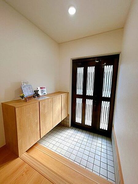 玄関　シューズboxを新品交換しております