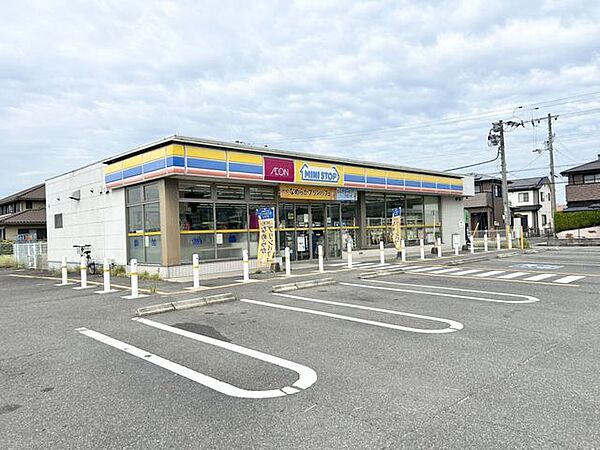 コンビニ ミニストップ丸亀飯野店様まで900ｍ、徒歩約13分